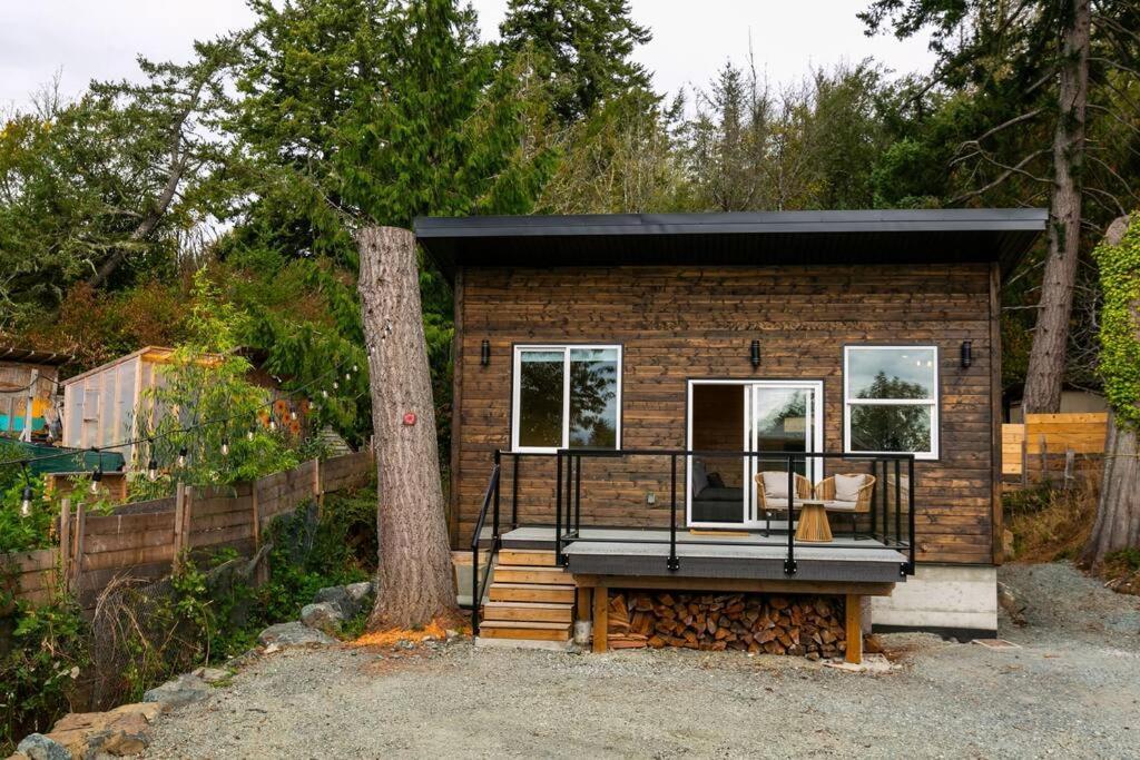 1-Bedroom Knotty Pine Cabin W Sauna & Jacuzzi Sooke Exterior photo