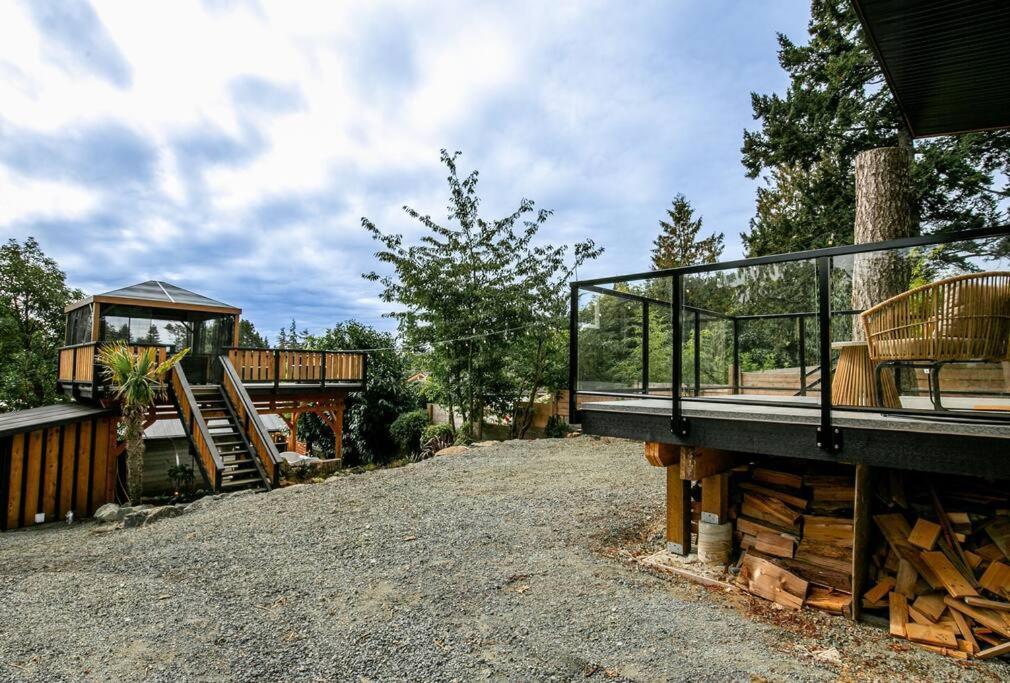 1-Bedroom Knotty Pine Cabin W Sauna & Jacuzzi Sooke Exterior photo