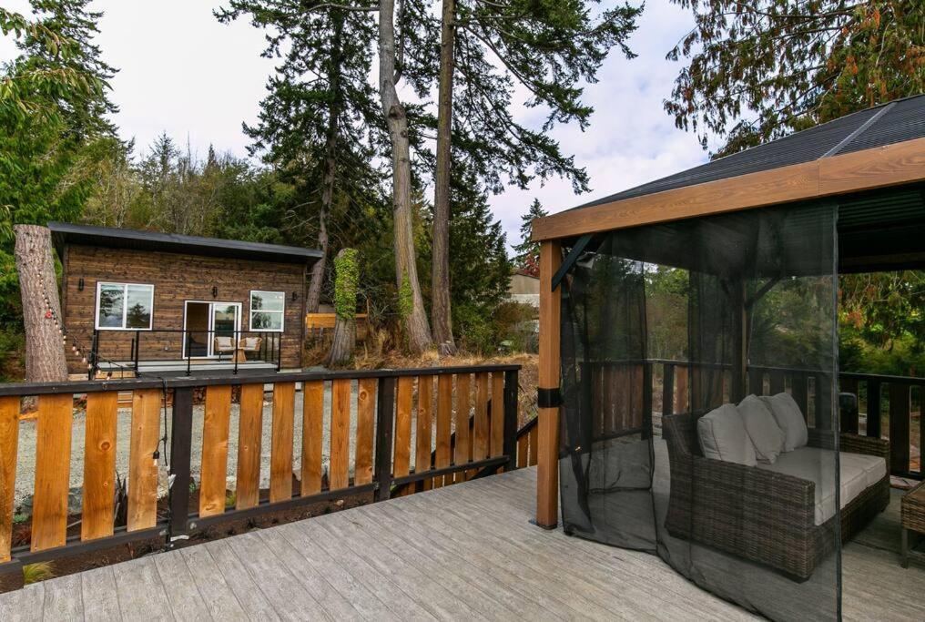 1-Bedroom Knotty Pine Cabin W Sauna & Jacuzzi Sooke Exterior photo