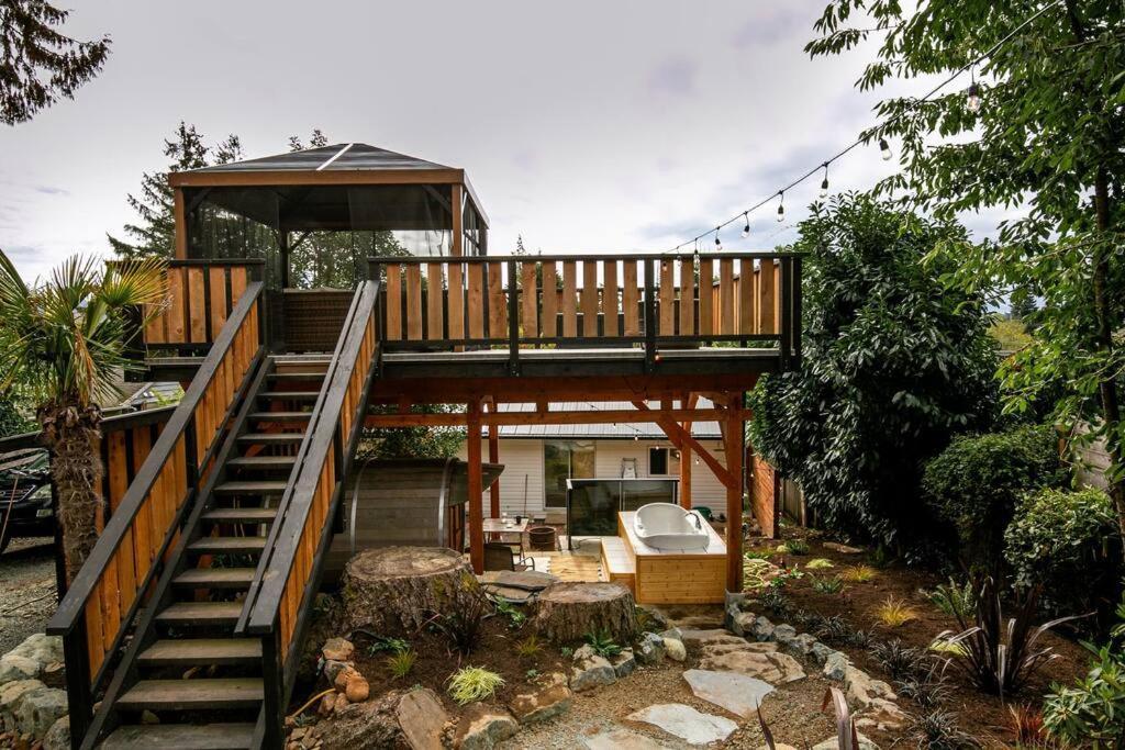 1-Bedroom Knotty Pine Cabin W Sauna & Jacuzzi Sooke Exterior photo